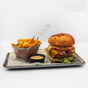 Бургер с домашен бриош, телешко кюфте 