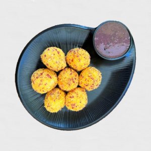 Панирано хрупкави топчета с кашкавал,сирене, сушен домат и сладко от боровинки