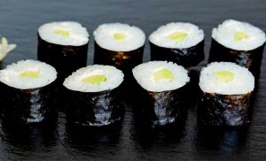 Хосомаки авокадо и филаделфия